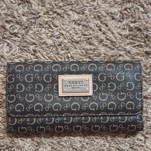 NWOT Guess Wallet.
